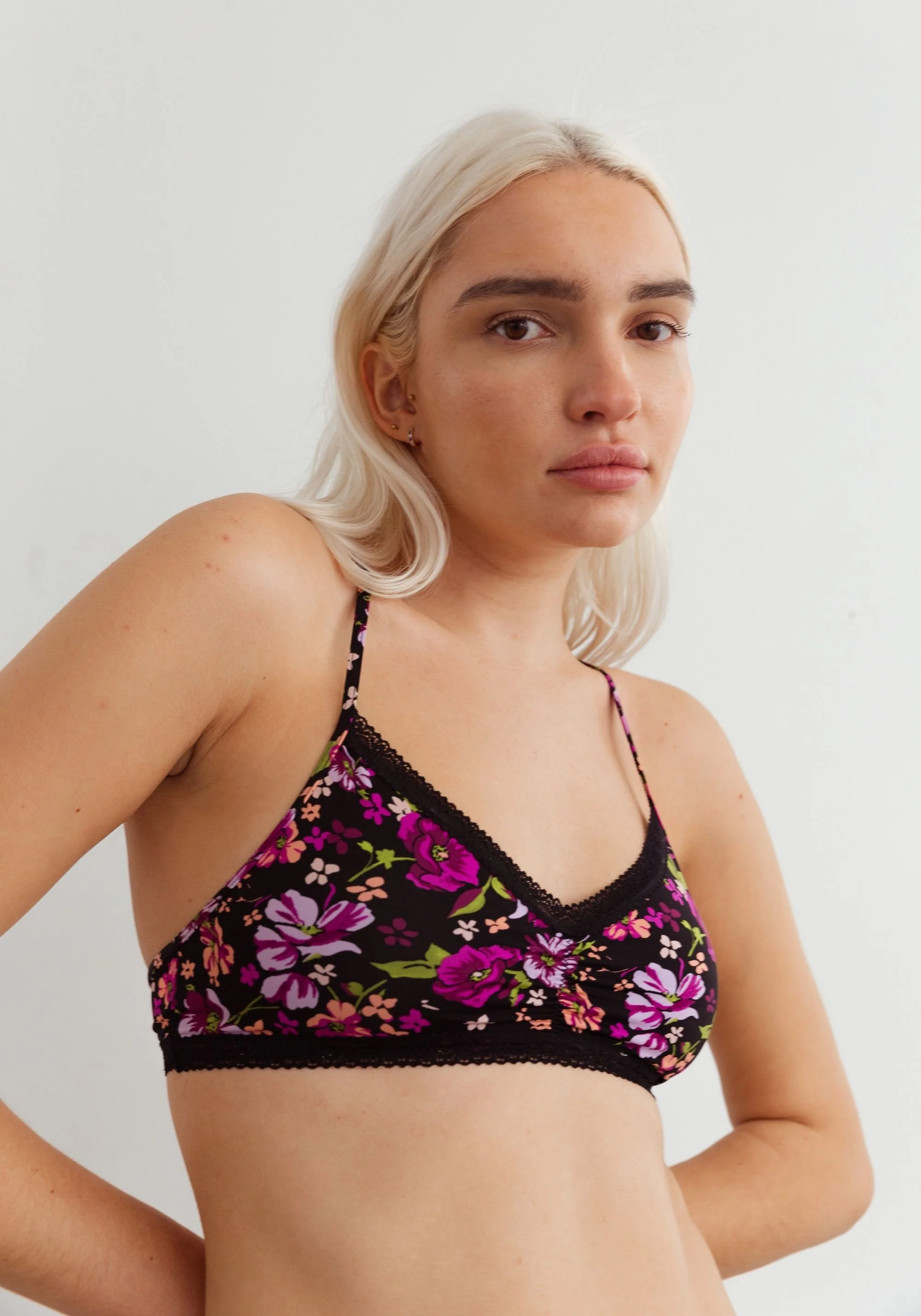 the micro lace trim bralette - Image 2