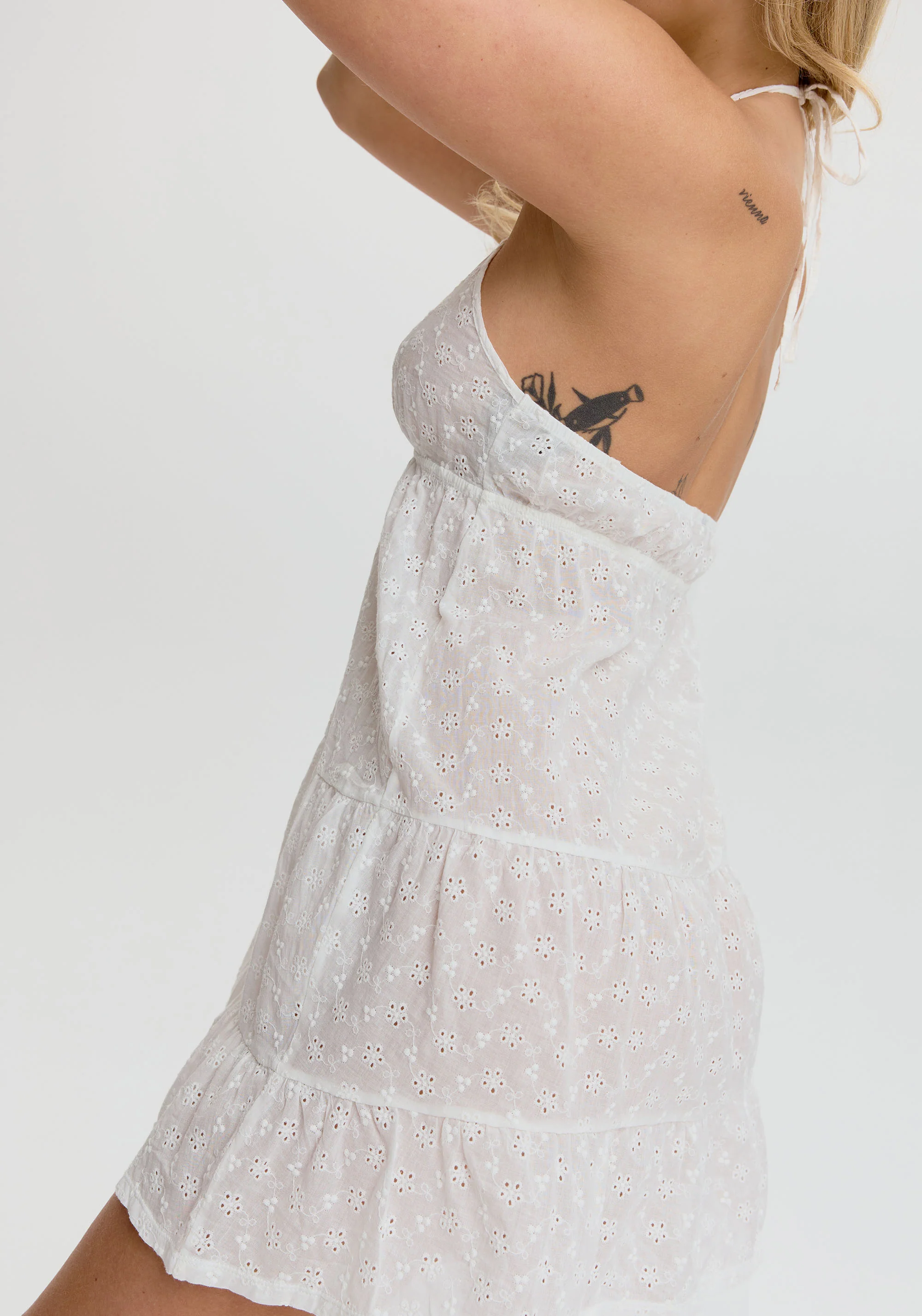 wander embroidered eyelet halter dress - Image 3